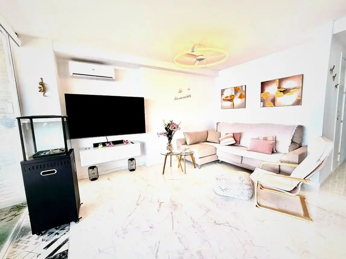 Living room of Flat for rent in Almuñécar  with Air Conditioner, Heating and Parquet flooring