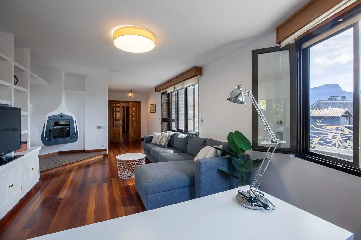 Sala d'estar de Casa o xalet en venda en Jaca amb Calefacció, Jardí privat i Terrassa