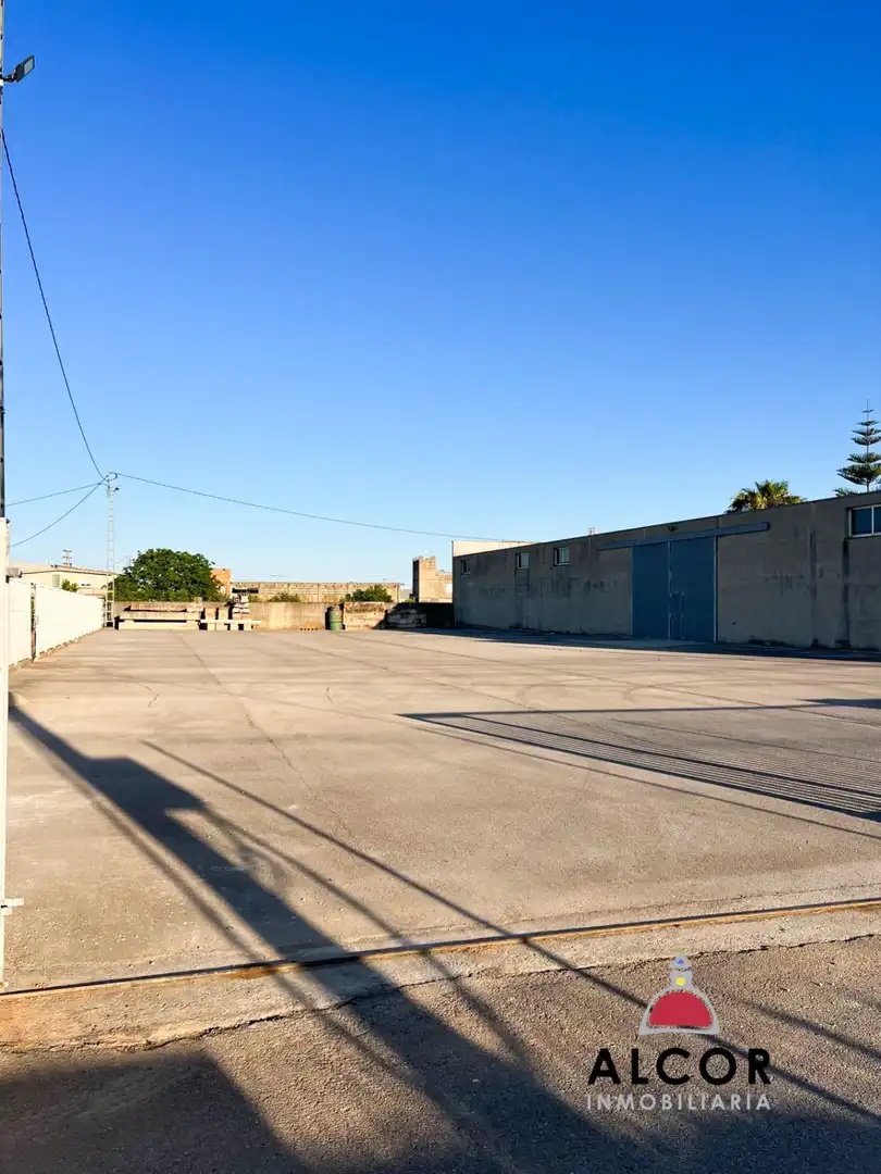 Vista exterior de Nave industrial en venta en Benicarló