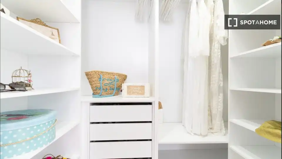 Habitación de Apartamento para compartir en Finestrat con Aire acondicionado, Terraza y Amueblado