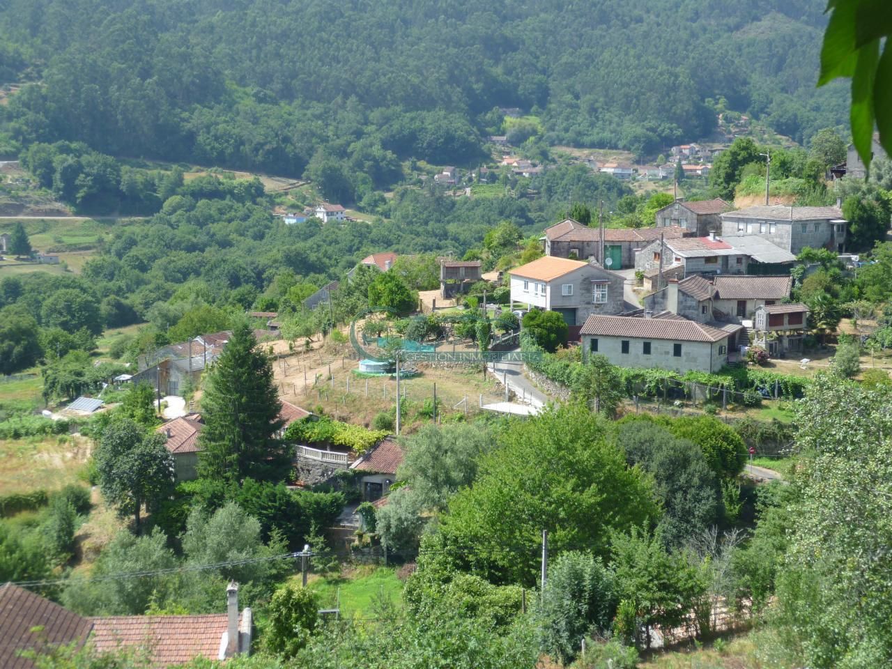Vista exterior de Casa o xalet en venda en Covelo amb Calefacció, Jardí privat i Traster
