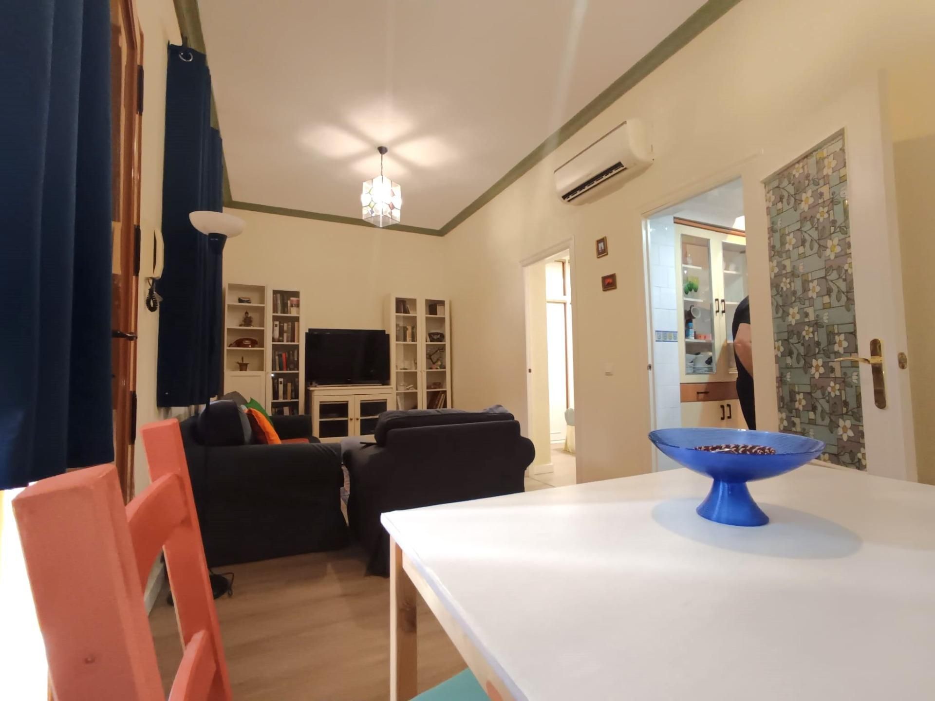 Living room of Flat for sale in  Sevilla Capital  with Air Conditioner, Heating and Parquet flooring