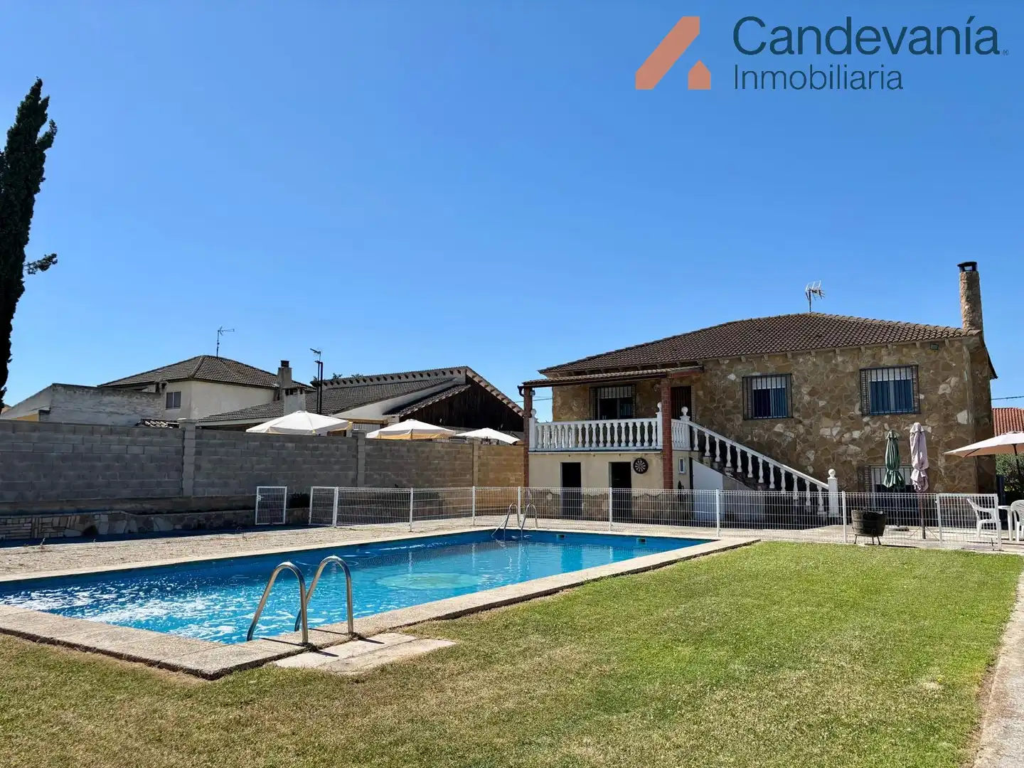Vista exterior de Casa o chalet en venta en San Mateo de Gállego con Aire acondicionado, Calefacción y Jardín privado