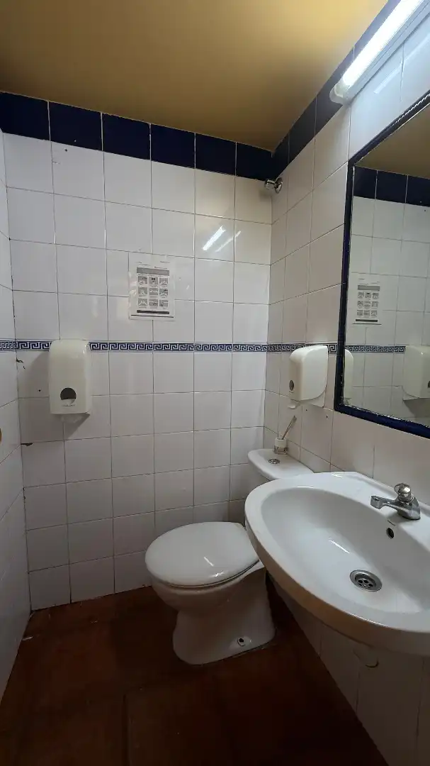 Baño de Local en venta en Albacete con Aire acondicionado, Calefacción y Amueblado