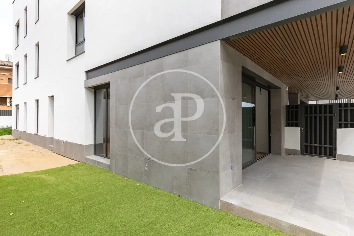 Exterior view of Flat for sale in Sant Cugat del Vallès  with Air Conditioner, Heating and Private garden