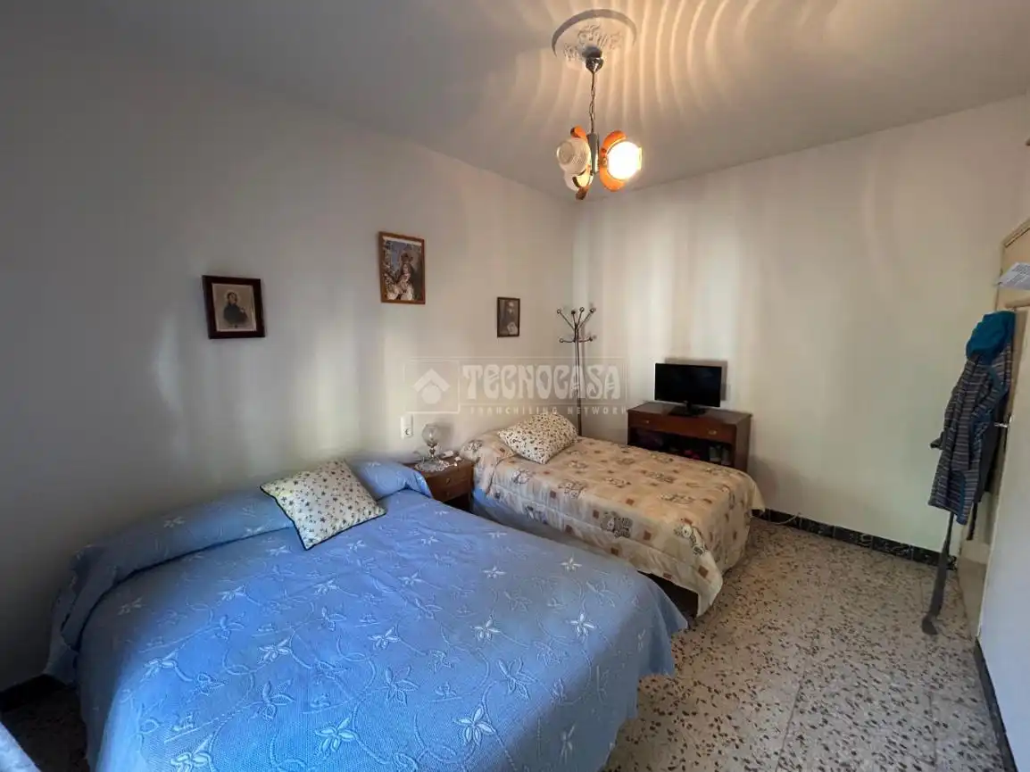 Dormitori de Casa adosada en venda en Baeza amb Aire condicionat i Balcó