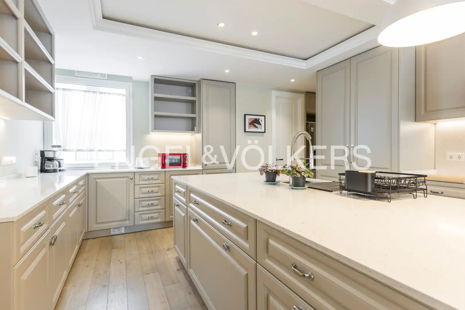 Flat with terrace to rent in Diego de León, imagen 18