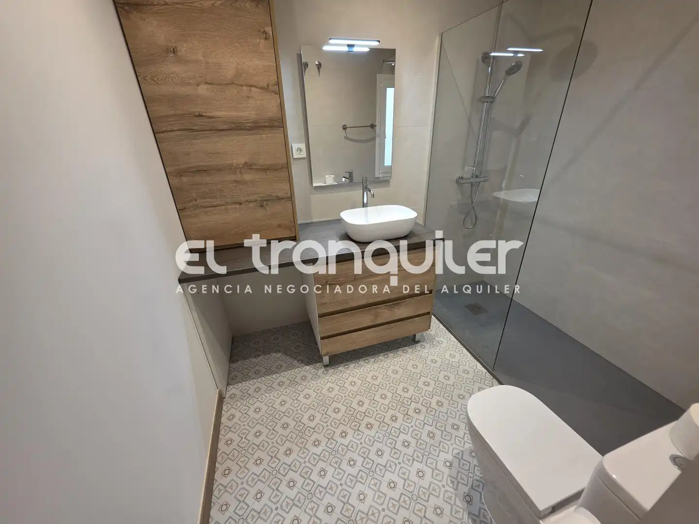 Badezimmer von Wohnung zur Miete in Madrid mit Klimaanlage