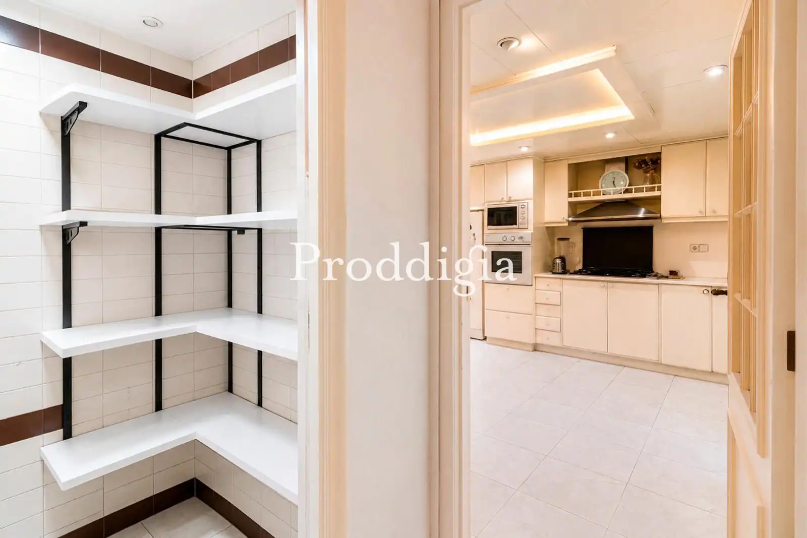 Cocina de Piso en venta en Sant Cugat del Vallès con Calefacción, Jardín privado y Terraza