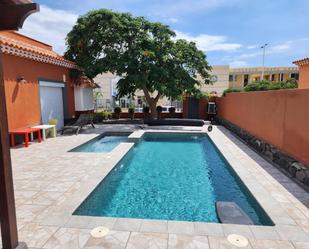 Piscina de Casa o xalet en venda en Adeje amb Aire condicionat, Terrassa i Piscina comunitària