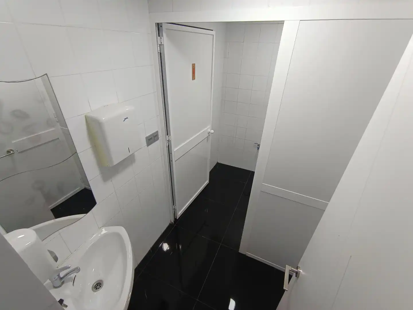 Bathroom of Commercial properties for sale in Chiclana de la Frontera  with Air Conditioner