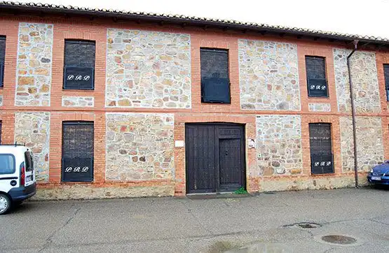 Vista exterior de Local en venda en Santa María de la Vega