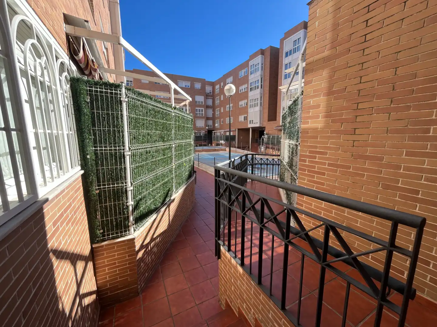 Exterior view of Flat for sale in Torrejón de Ardoz  with Air Conditioner, Heating and Private garden