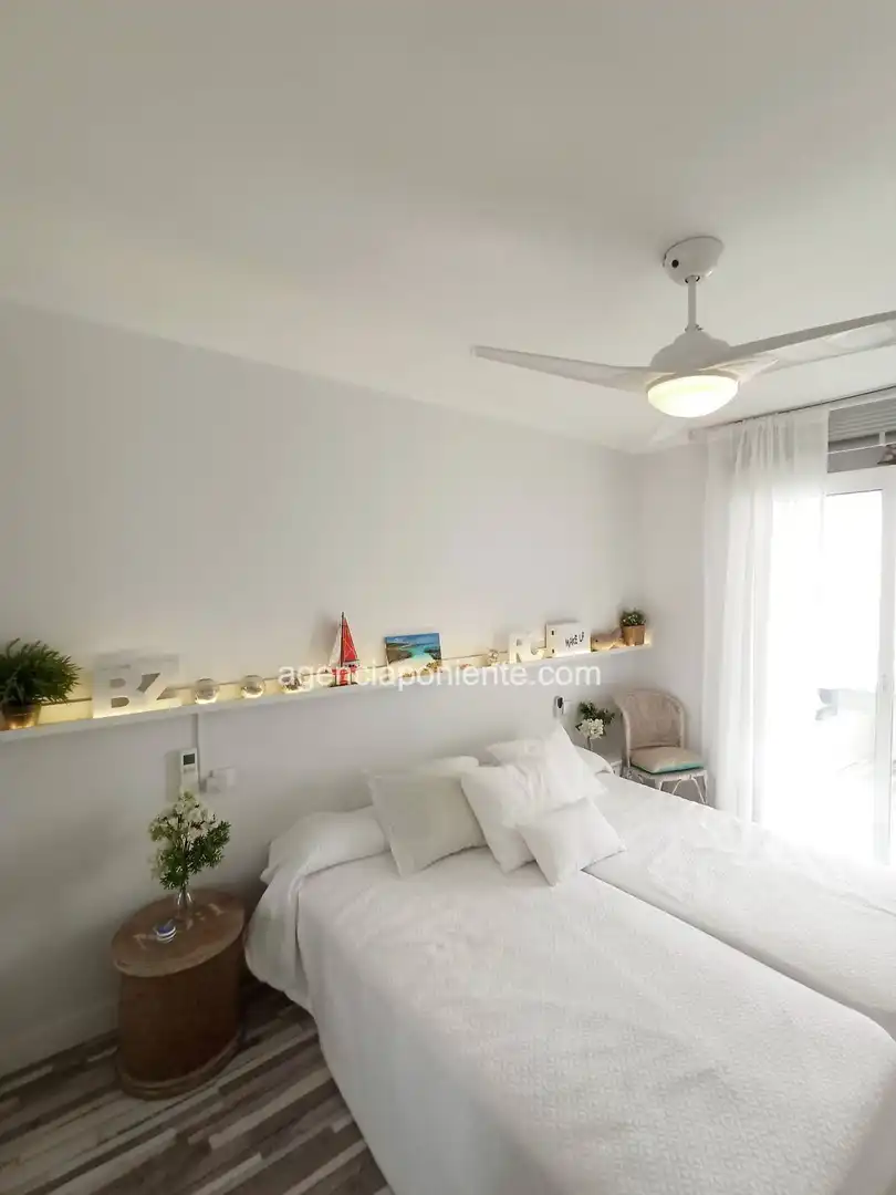Habitación de Apartamento de alquiler en Finestrat con Aire acondicionado, Terraza y Amueblado