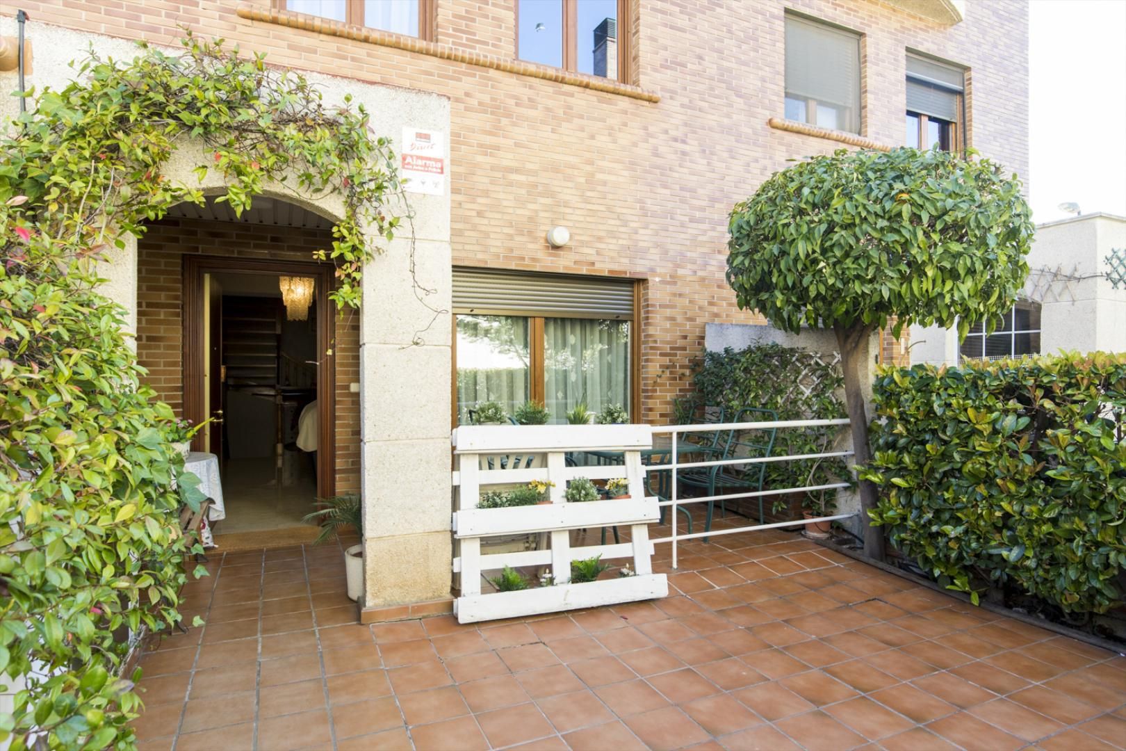 Jardí de Casa adosada en venda en  Zaragoza Capital amb Terrassa, Traster i Piscina