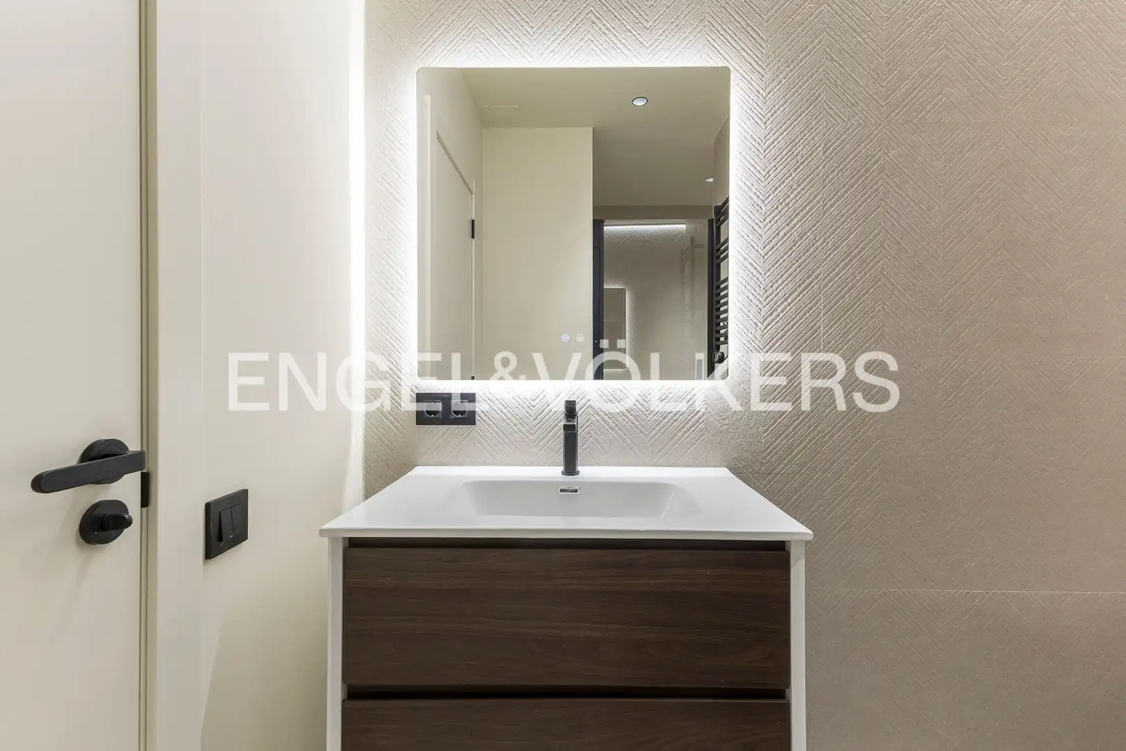 Bathroom of Flat for sale in Barcelona  with Air Conditioner, Heating and Parquet flooring