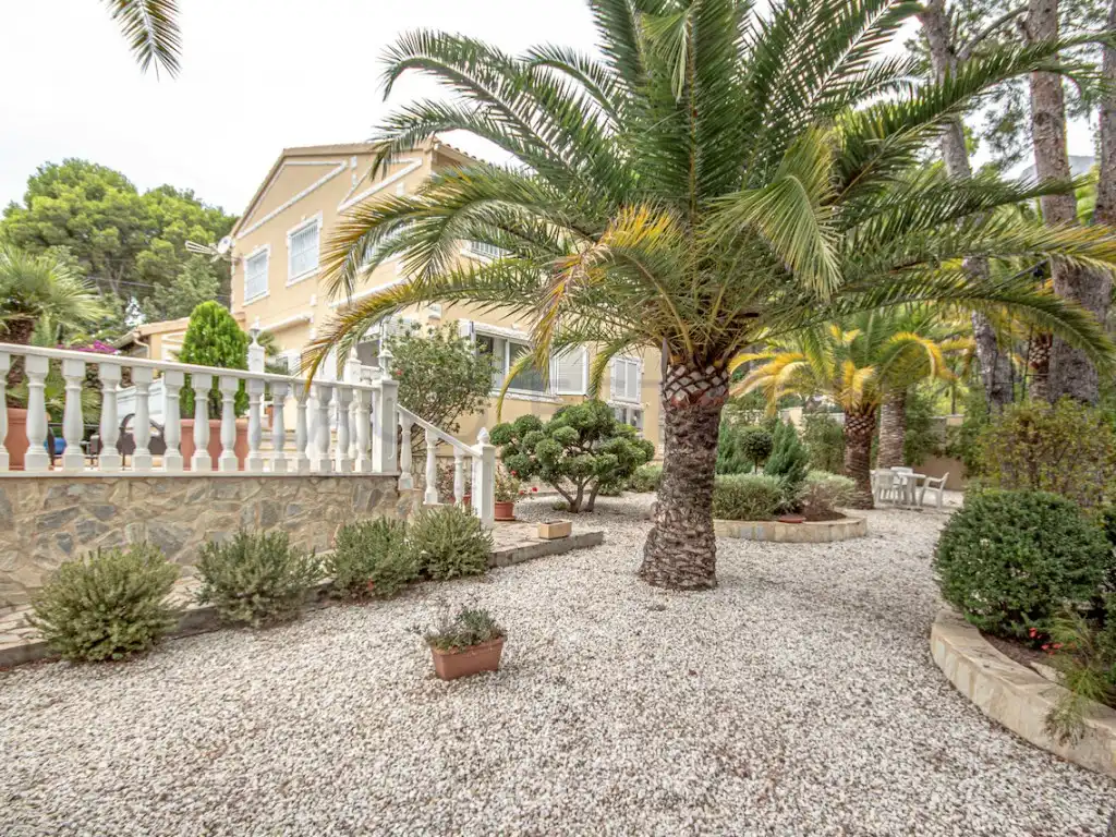 Vista exterior de Casa o chalet en venta en Altea con Piscina y Amueblado