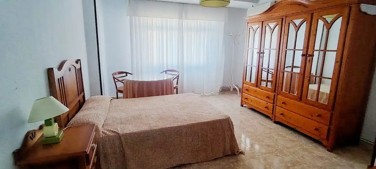 Schlafzimmer von Wohnung zur untervermieten in Linares mit Klimaanlage, Heizung und Möbliert