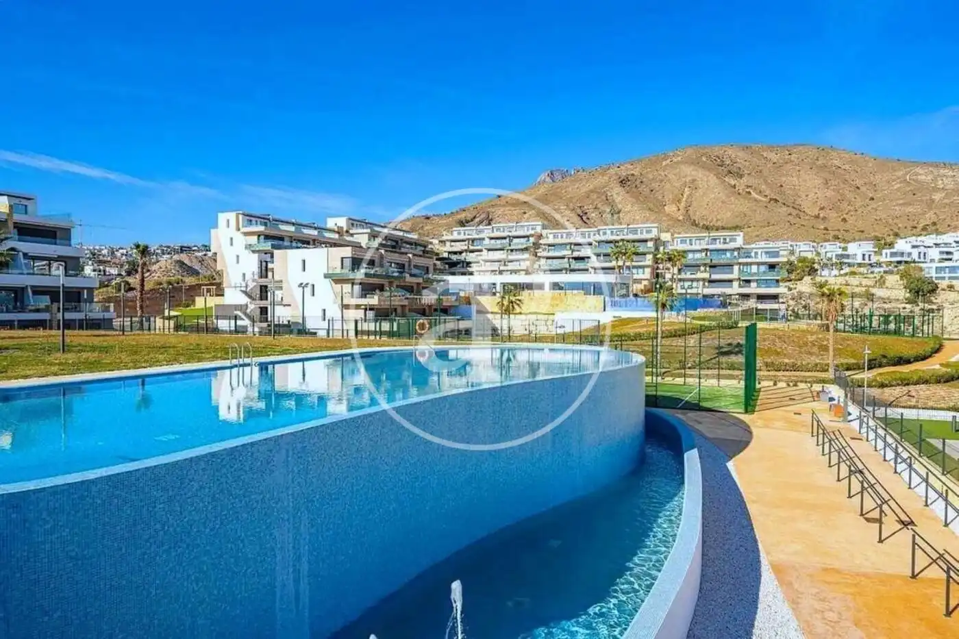 Piscina de Dúplex en venta en Finestrat con Aire acondicionado, Calefacción y Jardín privado
