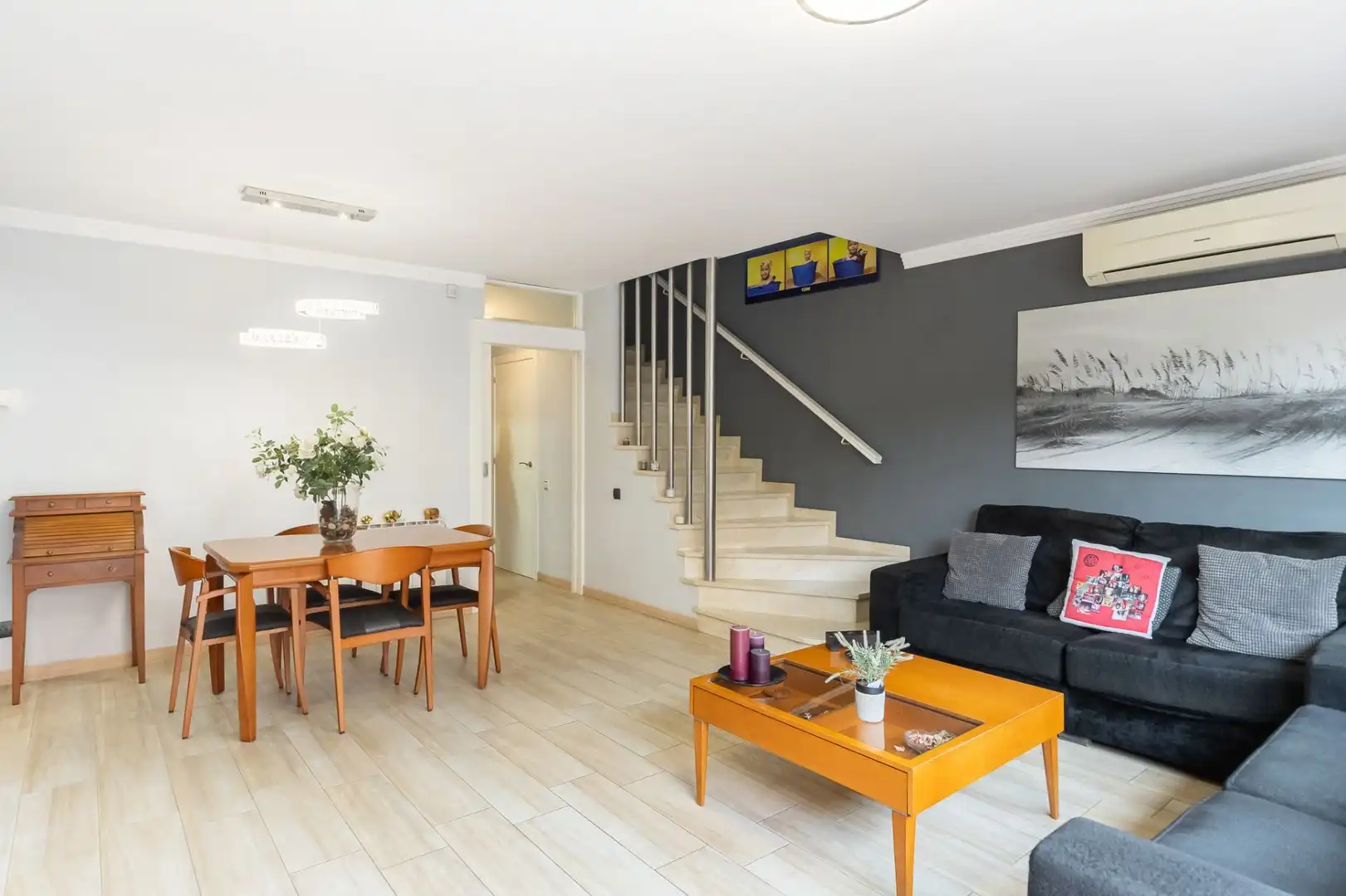 Living room of Houses for sale in Badalona  with Air Conditioner, Heating and Terrace
