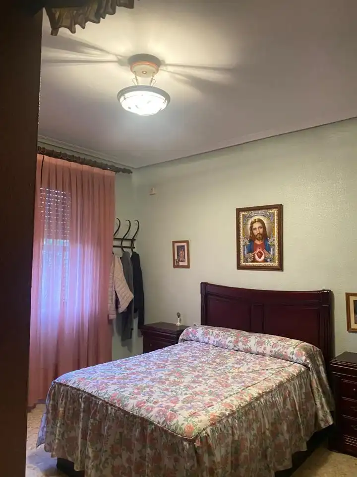 Dormitori de Casa o xalet en venda en Dos Hermanas amb Aire condicionat, Jardí privat i Piscina