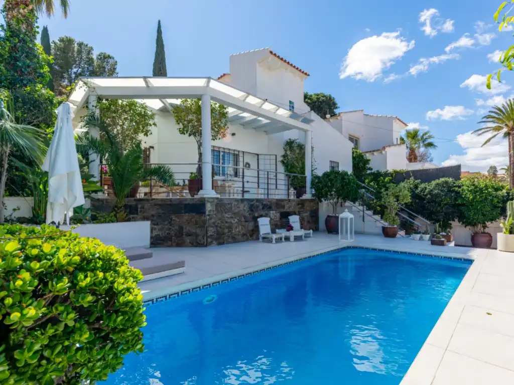 Piscina de Casa o chalet en venta en El Campello con Aire acondicionado, Jardín privado y Terraza