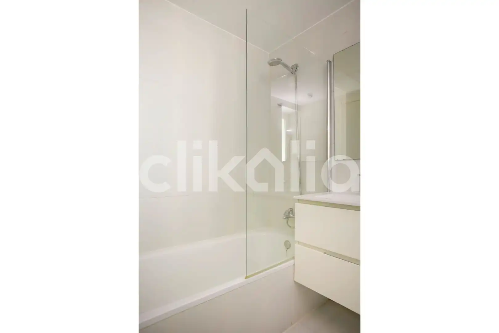 Bathroom of Flat for sale in Madrid  with Heating, Terrace and Storage room