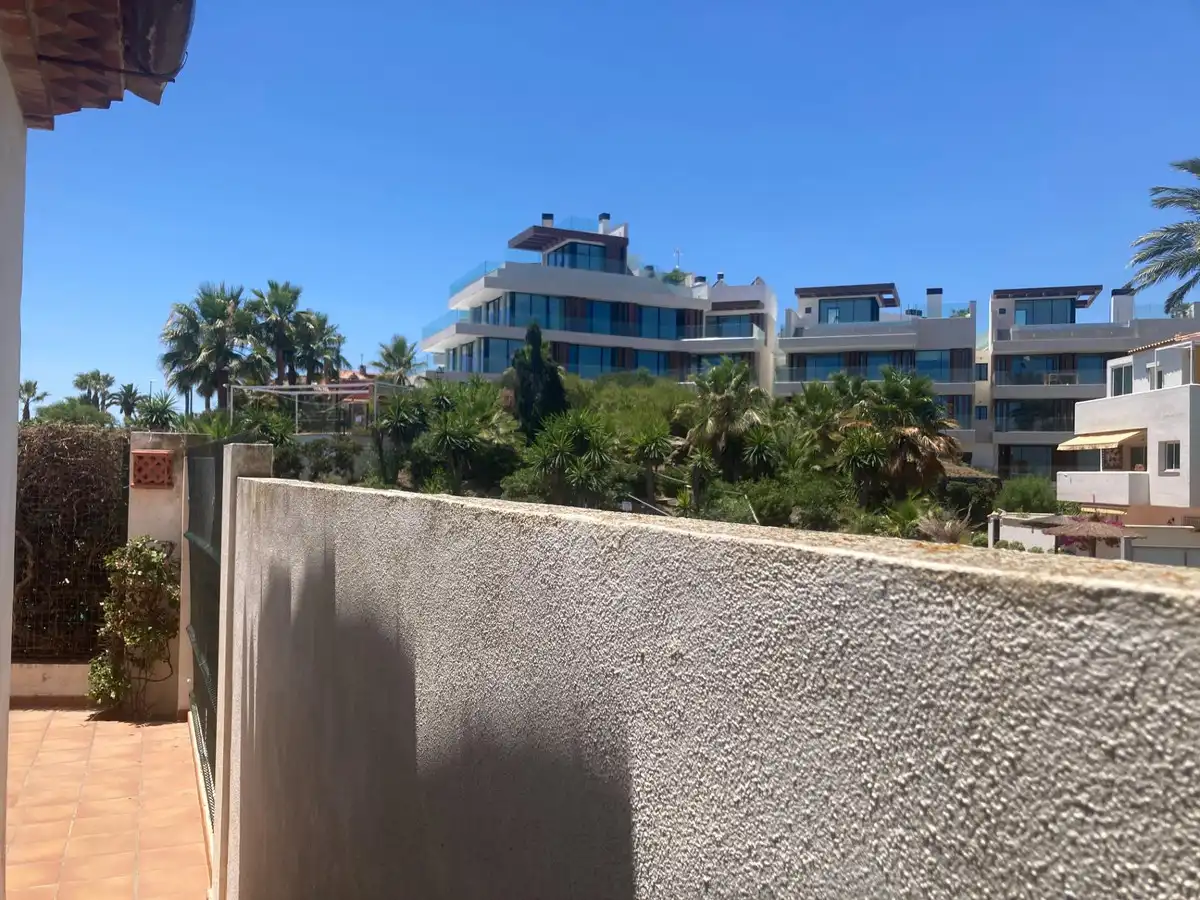 Vista exterior de Casa adosada en venta en Estepona con Aire acondicionado, Terraza y Amueblado
