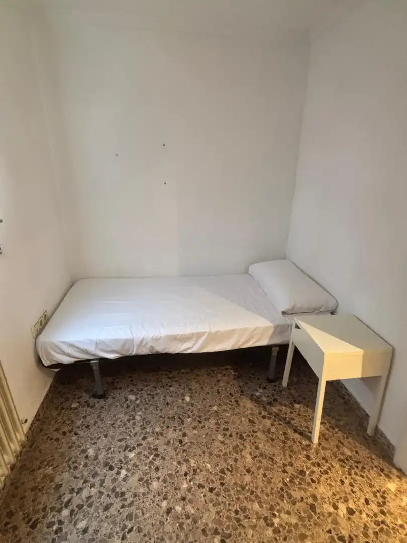 Schlafzimmer von Wohnung zur Miete in Valencia mit Klimaanlage, Heizung und Möbliert