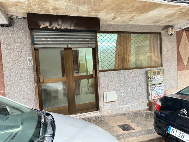 Local comercial en Venta en Calle de Artajona en Valdezarza