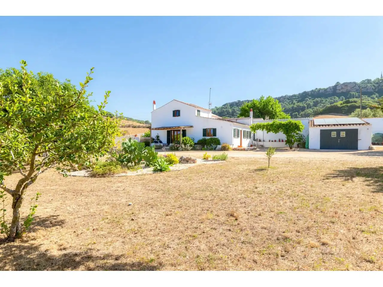 Vista exterior de Finca rústica en venda en Es Migjorn Gran amb Jardí privat i Terrassa