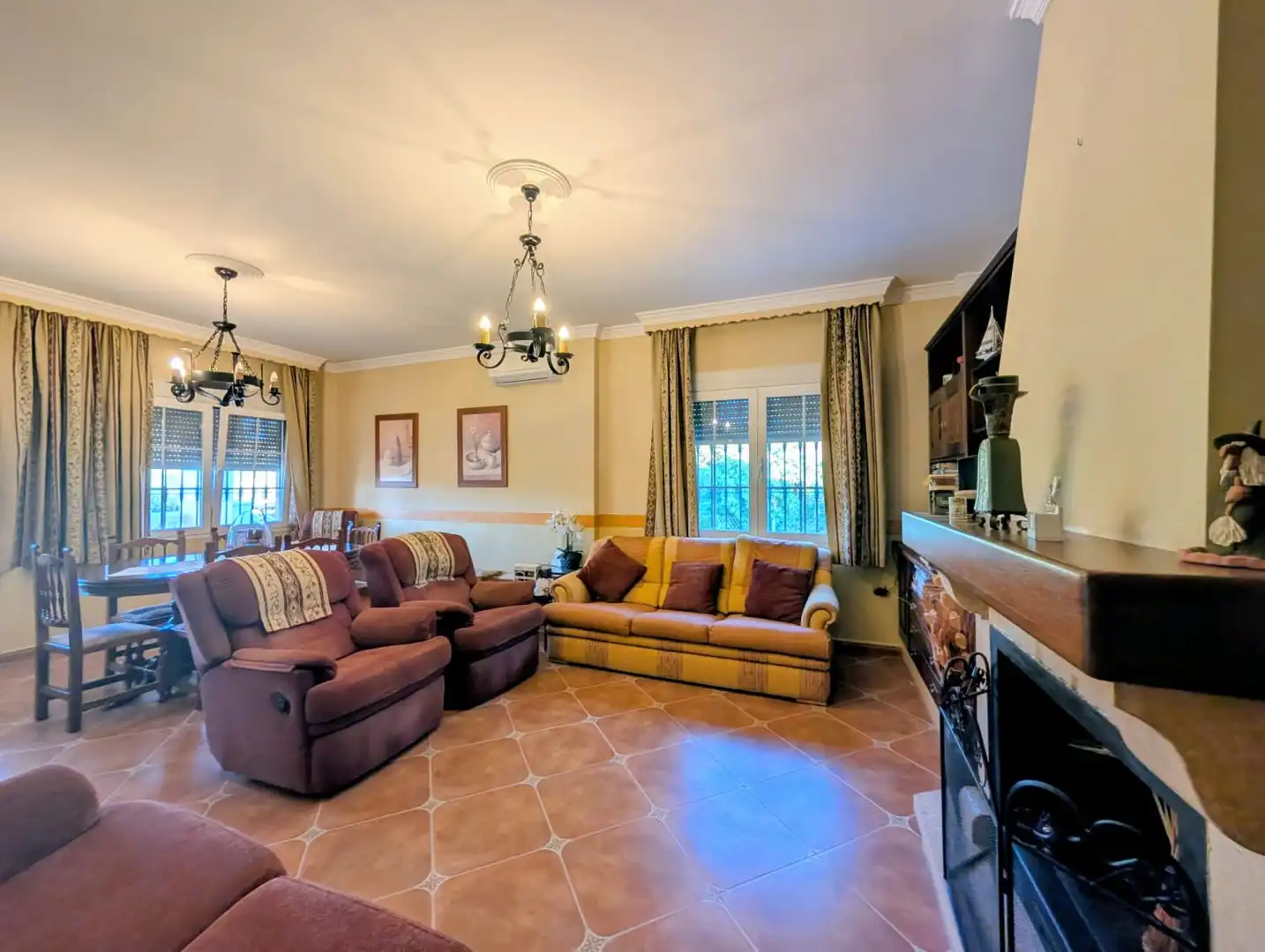 Sala d'estar de Casa o xalet en venda en Loja amb Aire condicionat, Calefacció i Jardí privat