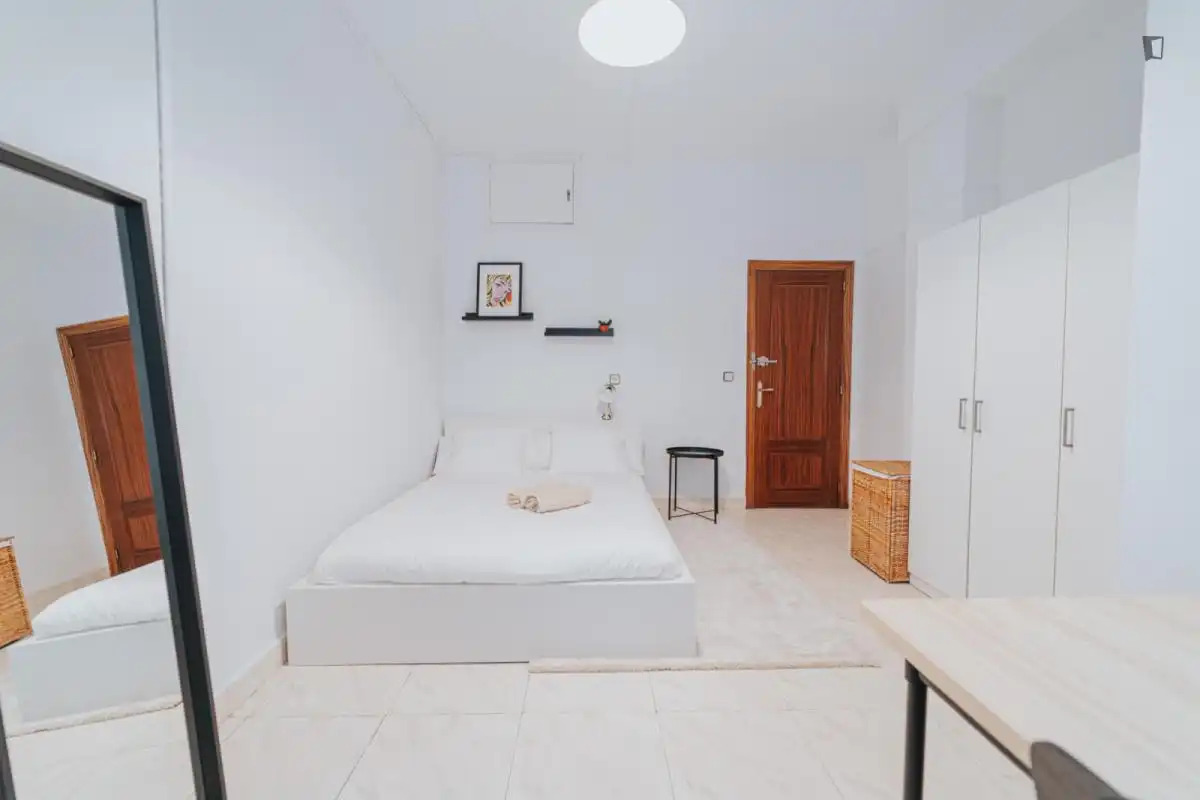 Bedroom of Apartments for share in Madrid  with Furnished, Oven and Washing machine