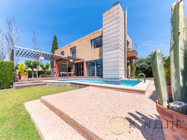 Maison avec piscine à vendre à Calle Jacinto Verdaguer-Cmor