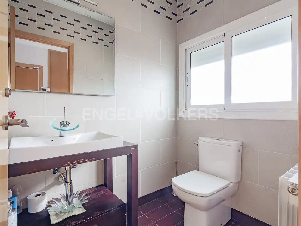 Badezimmer von Dachboden zum Verkauf in Barcelona mit Klimaanlage, Heizung und Terrasse