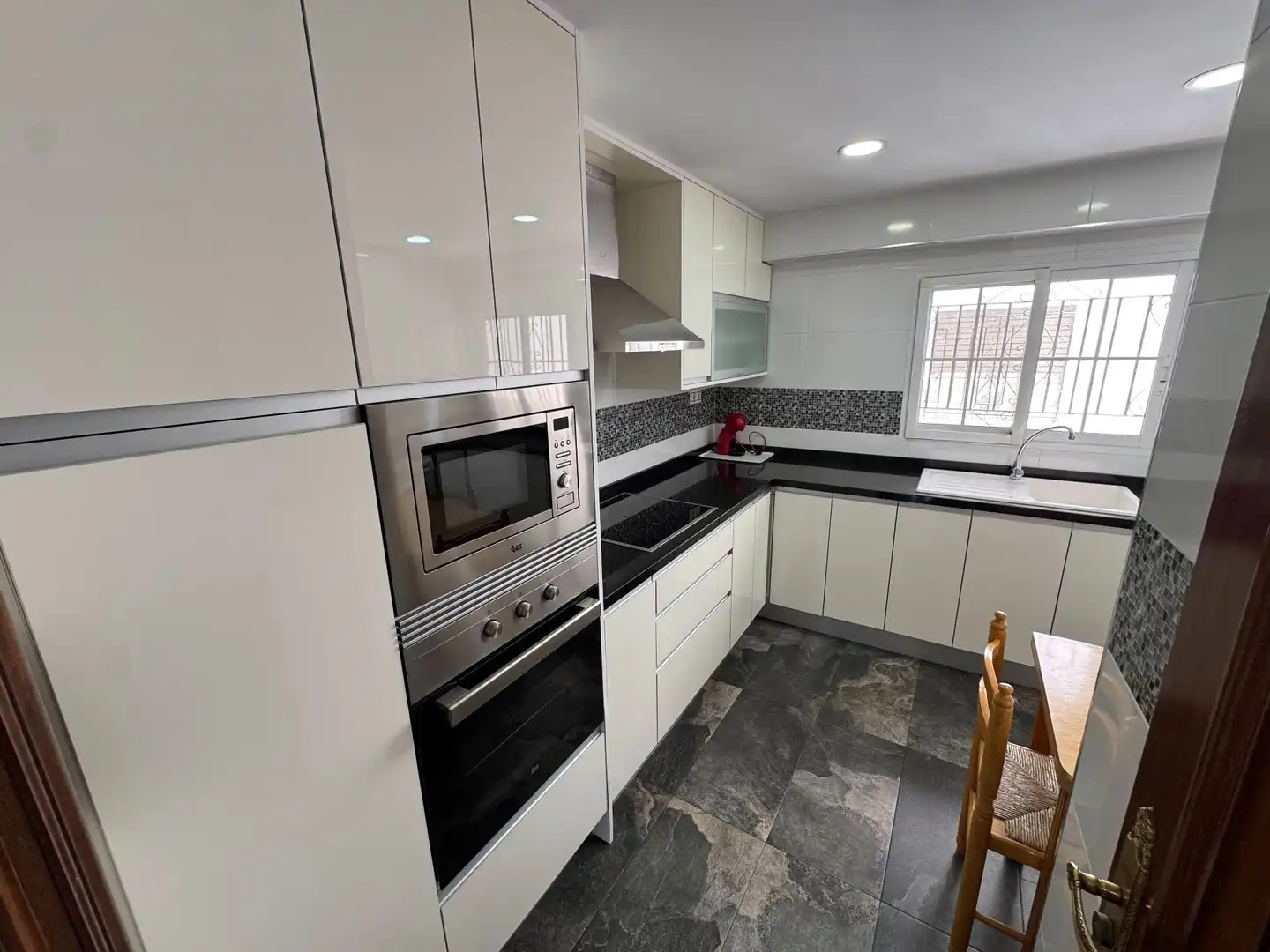Cocina de Piso de alquiler en Benidorm con Aire acondicionado, Terraza y Amueblado