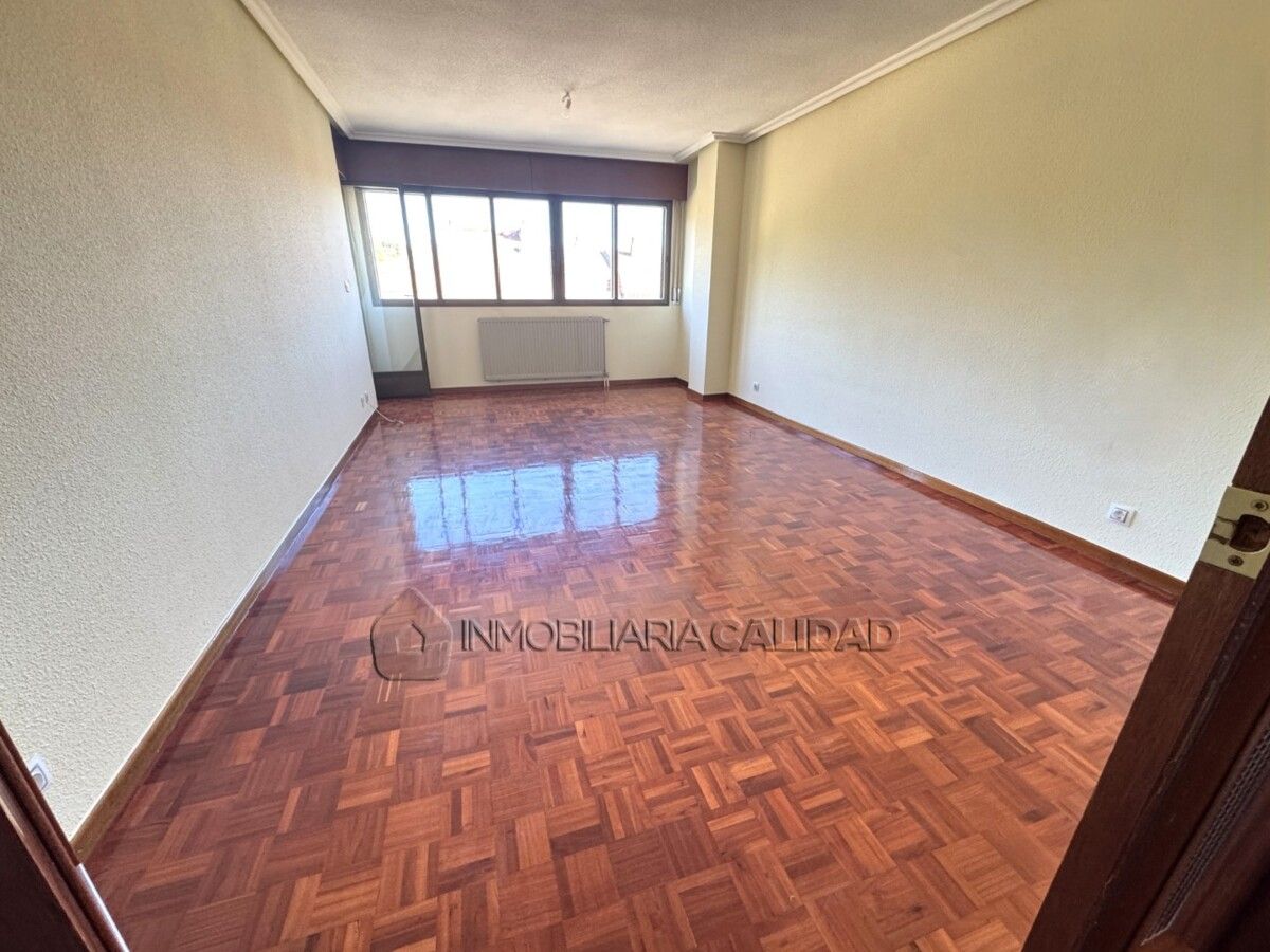 Living room of Flat to rent in Burgos Capital  with Heating, Terrace and Storage room