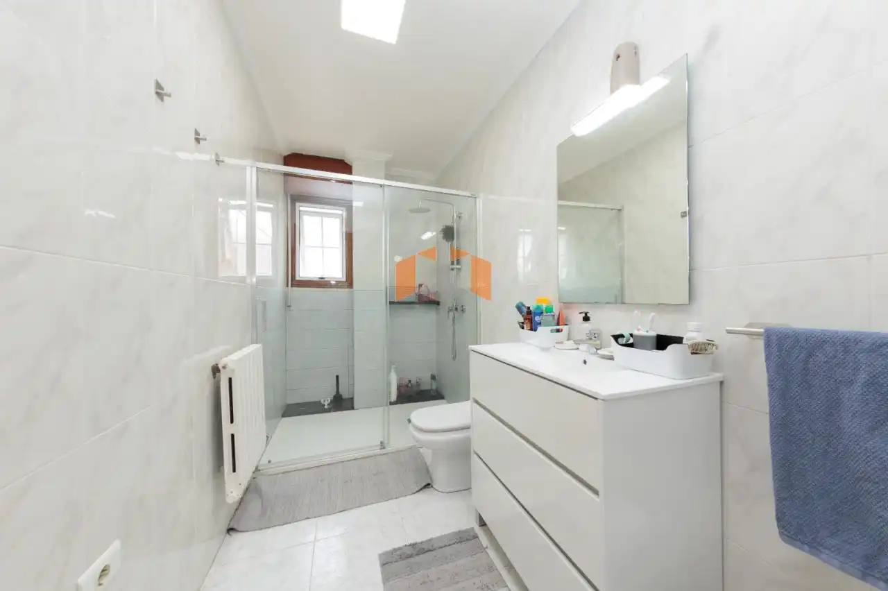 Bathroom of Houses for sale in Vigo   with Heating, Private garden and Parquet flooring