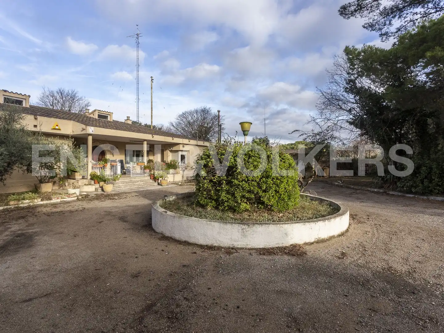 Vista exterior de Finca rústica en venda en Banyeres del Penedès amb Aire condicionat, Calefacció i Jardí privat