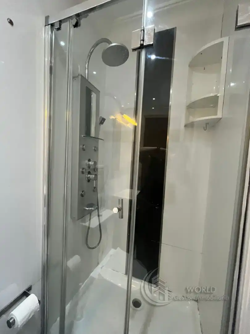 Badezimmer von Wohnung zur Miete in Madrid mit Klimaanlage, Heizung und Möbliert