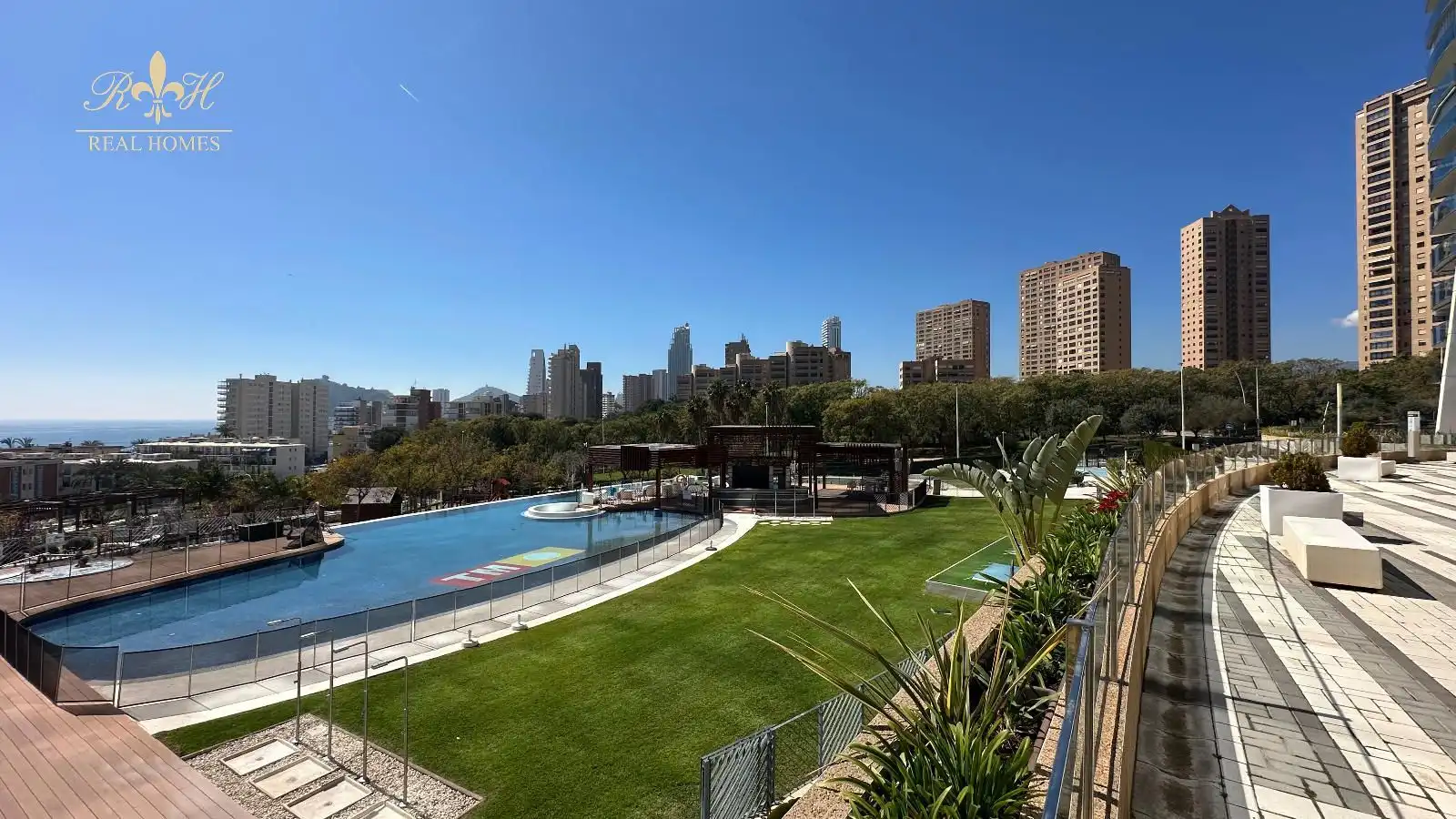 Swimming pool of Flat for rent in Benidorm  with Air Conditioner, Heating and Terrace