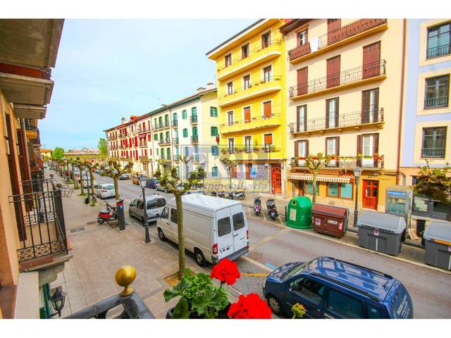Piso en Venta en Calle Santiago en Centro - Mendibil - Santiago