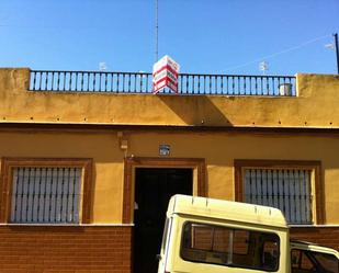 Exterior view of Single-family semi-detached for sale in Alcalá de Guadaira