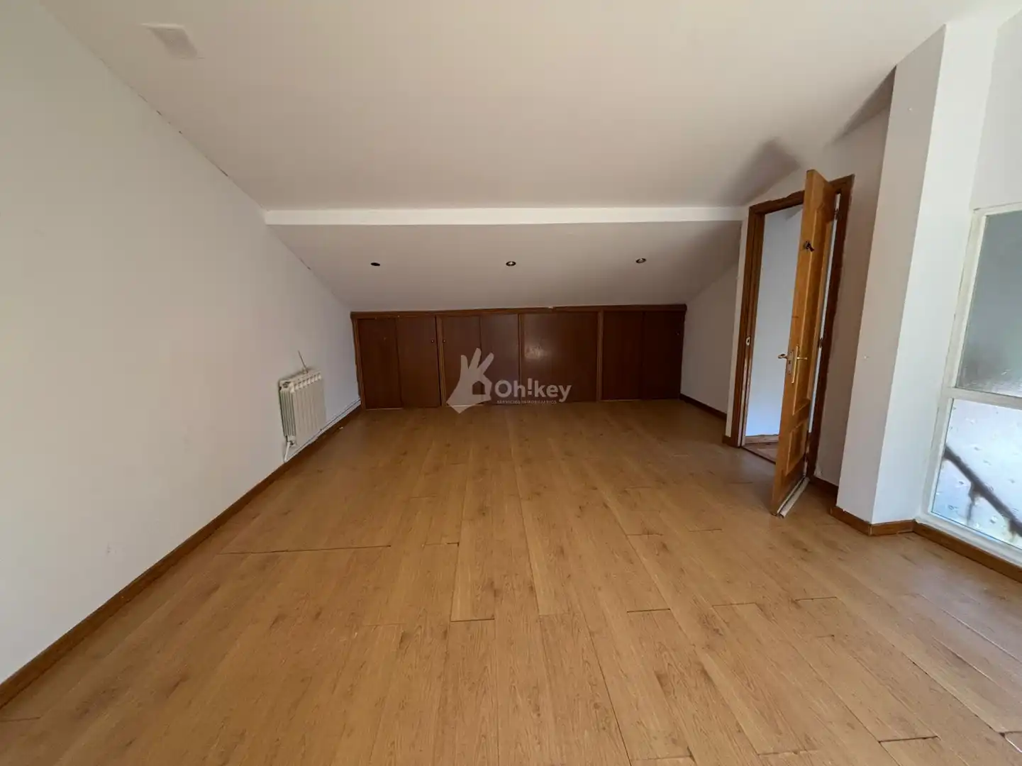 Houses for sale in Onzonilla  with Heating, Parquet flooring and Swimming Pool