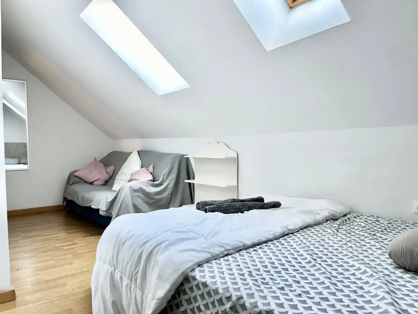 Schlafzimmer von Maisonette zur Miete in  Valencia Capital mit Klimaanlage und Balkon