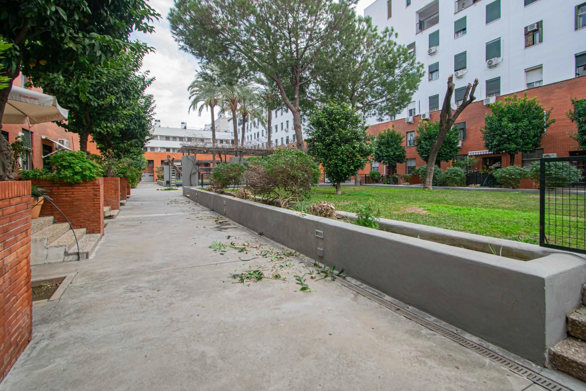 Exterior view of Duplex for sale in  Sevilla Capital  with Air Conditioner