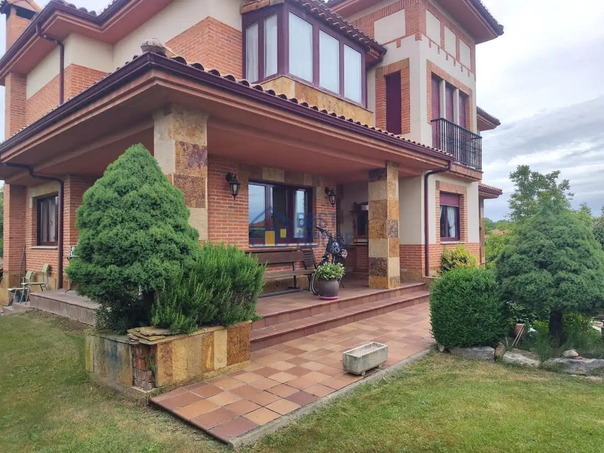 Terrassa de Casa o xalet en venda en San Andrés del Rabanedo amb Calefacció, Jardí privat i Parquet