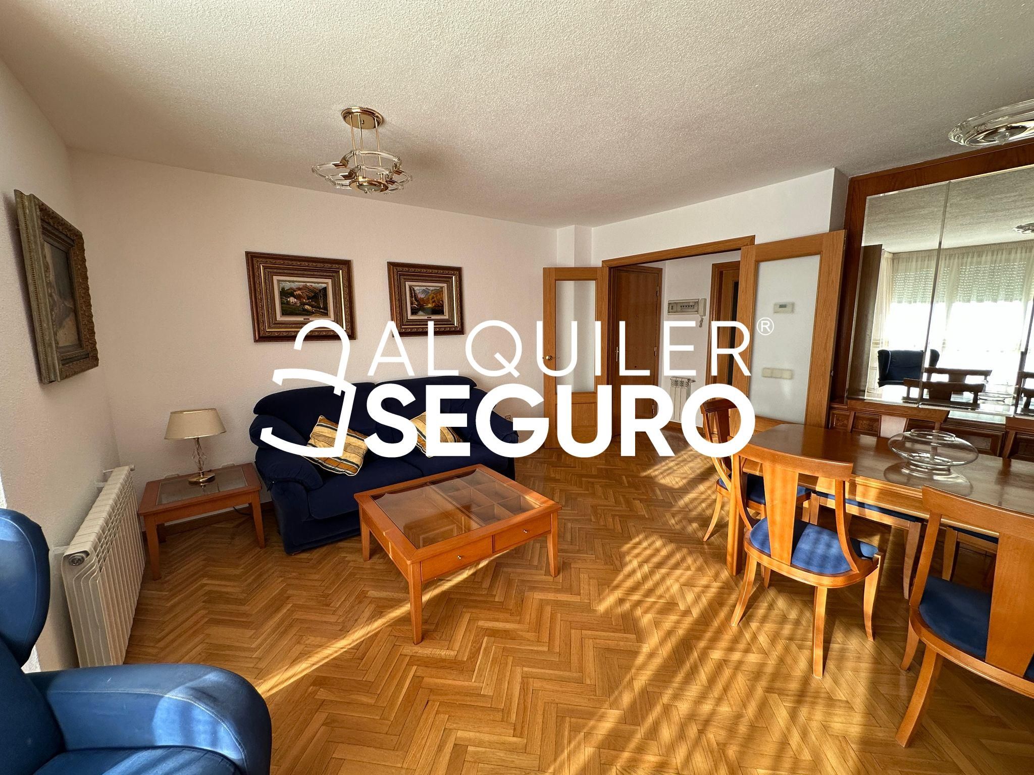 Sala d'estar de Pis de lloguer en  Madrid Capital amb Calefacció, Traster i Moblat