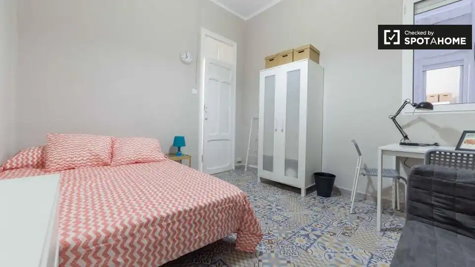Schlafzimmer von Wohnung zur untervermieten in Valencia mit Klimaanlage, Heizung und Möbliert