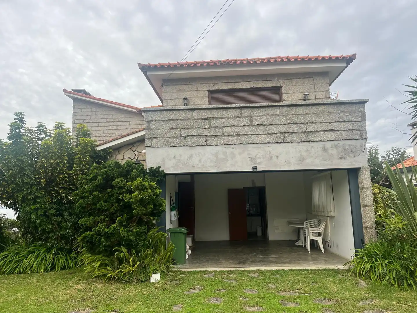 Vista exterior de Casa o xalet en venda en Vigo  amb Jardí privat, Terrassa i Traster